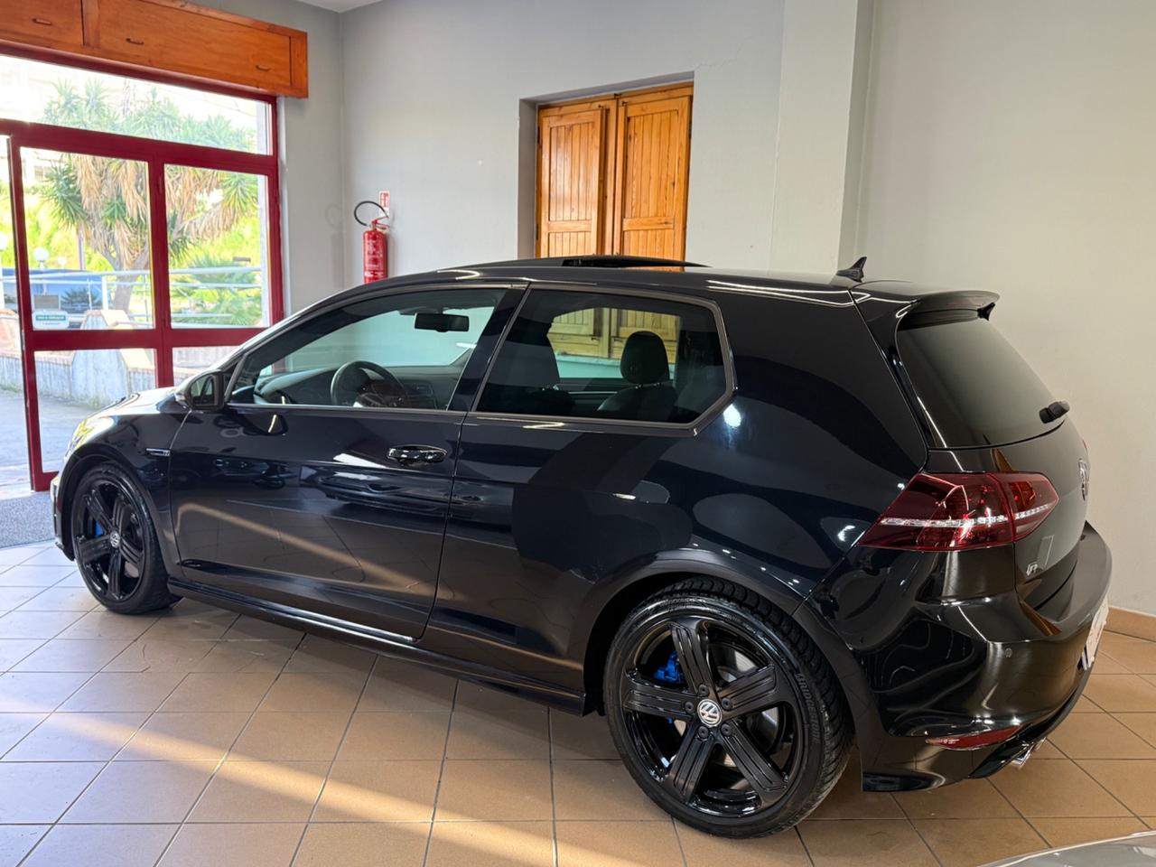 Volkswagen Golf R 2.0 DSG 3p. 300CV tetto apribile.