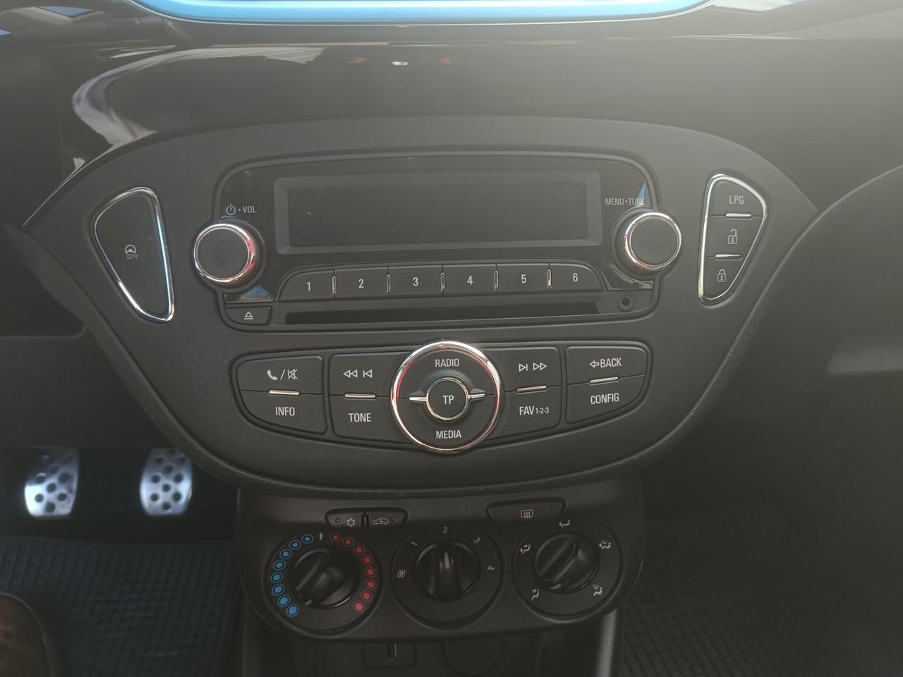 Opel Corsa 1.4 90CV GPL B-Color