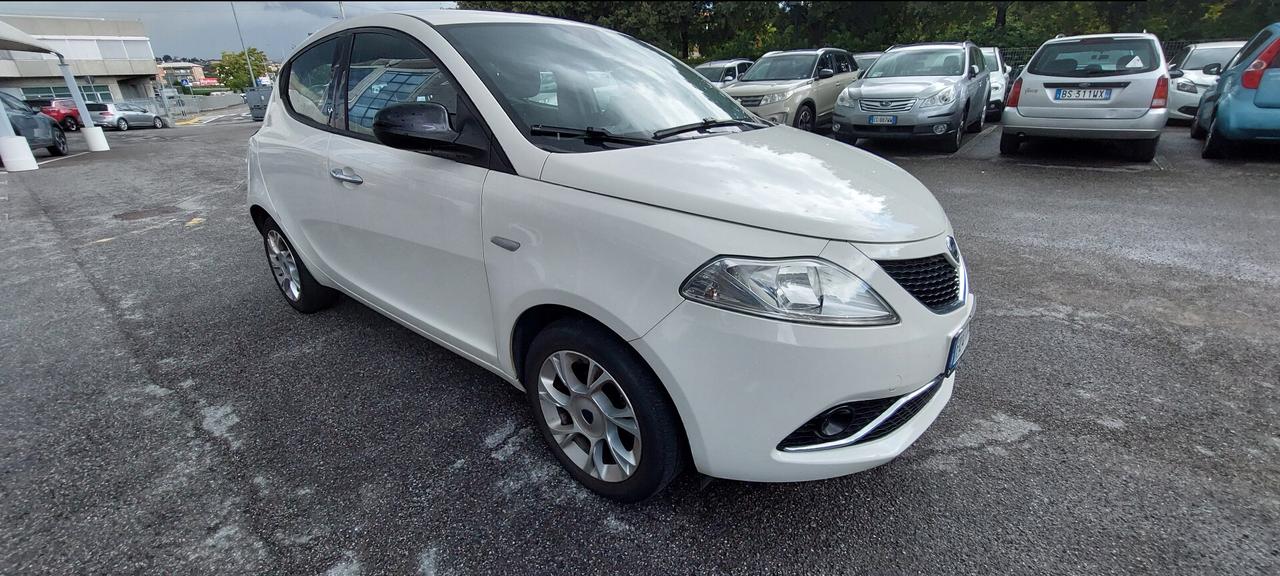 Lancia Ypsilon 1.2 69 CV 5 porte Gold