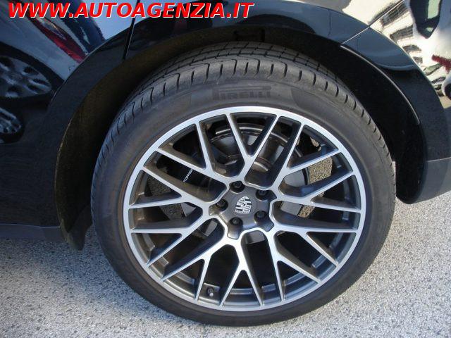 PORSCHE Macan 2.0 S