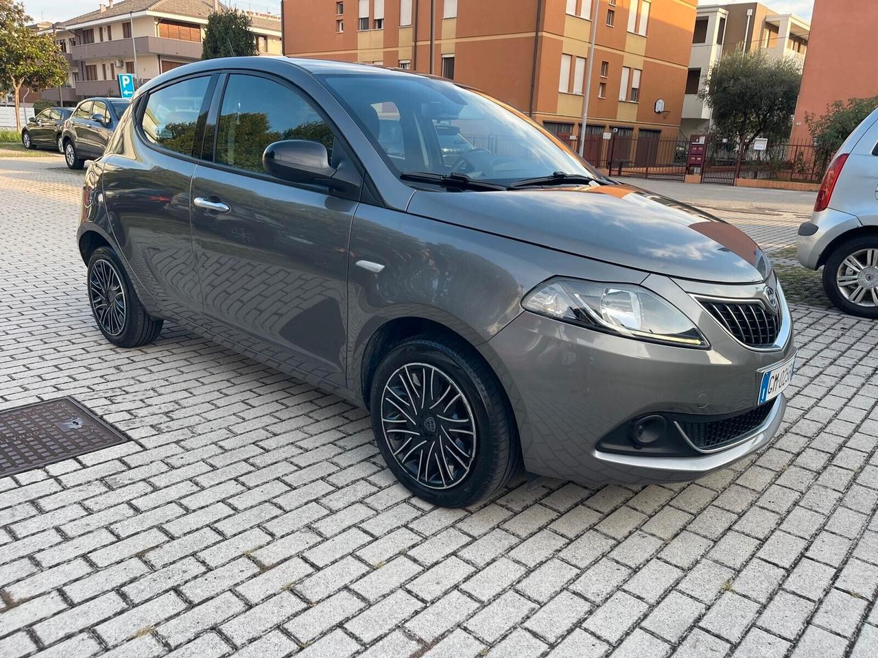 Lancia Ypsilon 1.0 FireFly 5 porte S&S Hybrid Ecochic A. Ferretti
