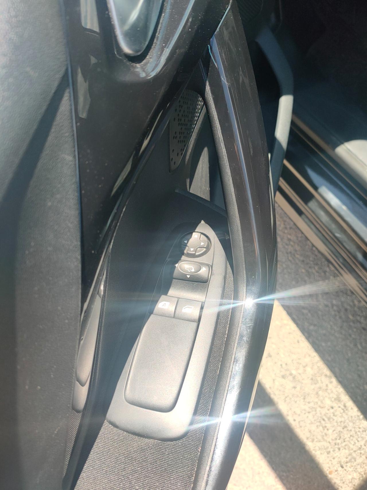 Peugeot 208 1.4 HDi 68 CV 5 porte Active