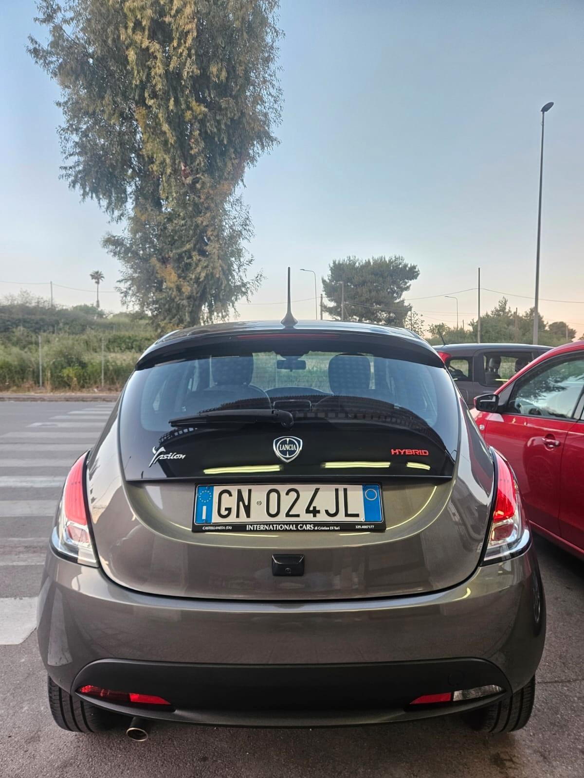 Lancia Ypsilon 1.0 Firefly Hybrid S&S GOLD 70CV