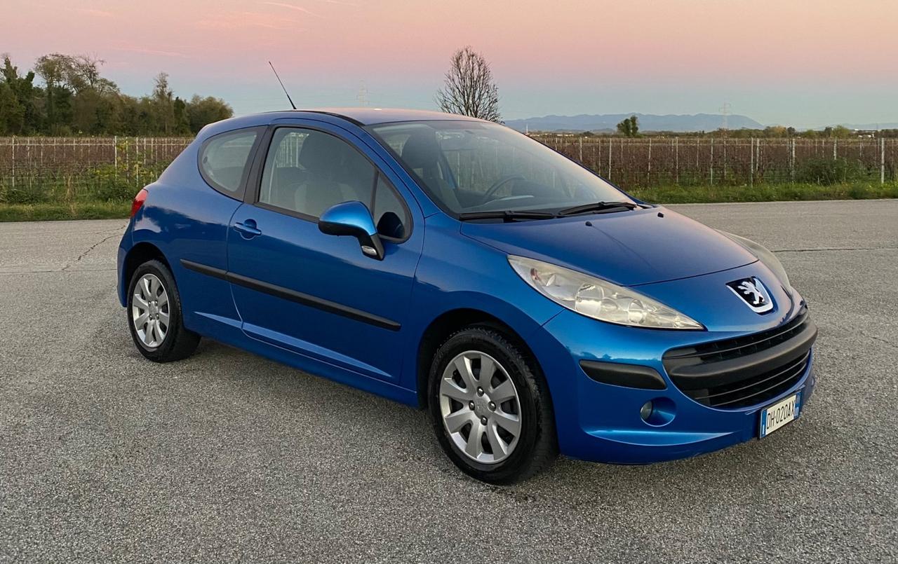 Peugeot 207 1.4 8V 75CV 3p. ONE Line