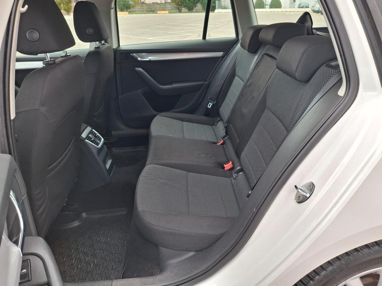 Skoda Octavia 1.6 TDI CR 105 CV.*NAVIGATORE*