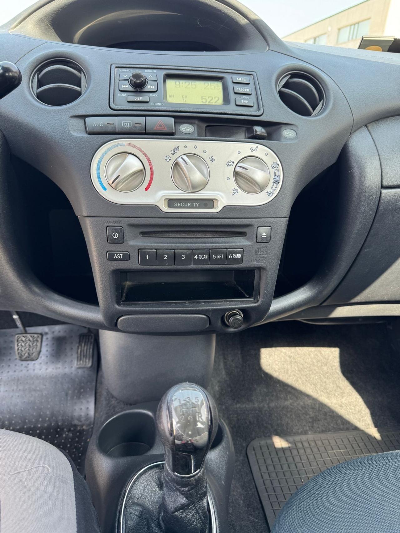 Toyota Yaris 1.4 tdi D-4D cat 5 porte Sol