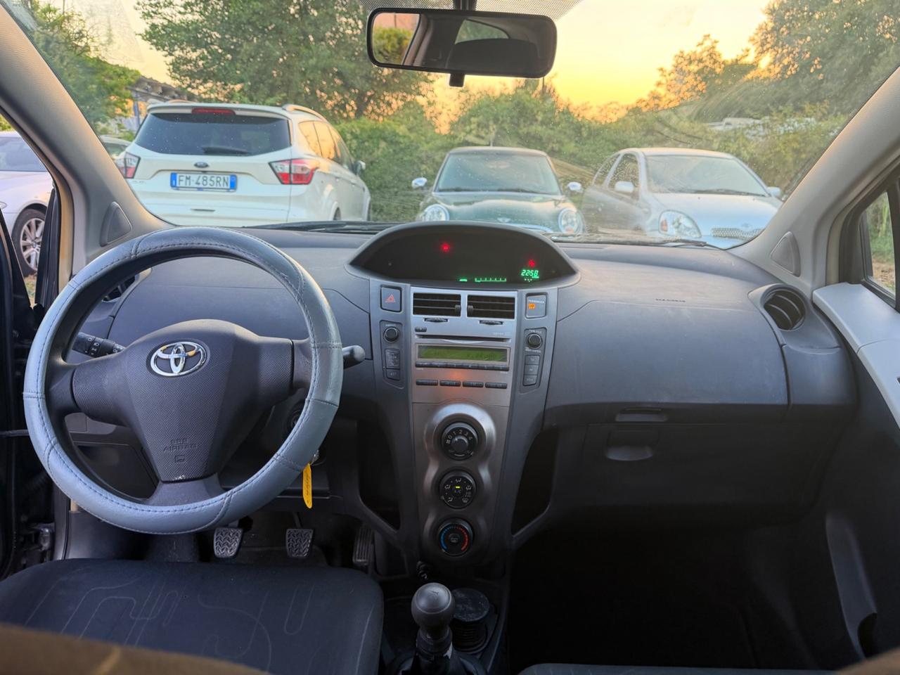 Toyota Yaris 1.0 benzina 3 porte Luxury pack 69cv 2009