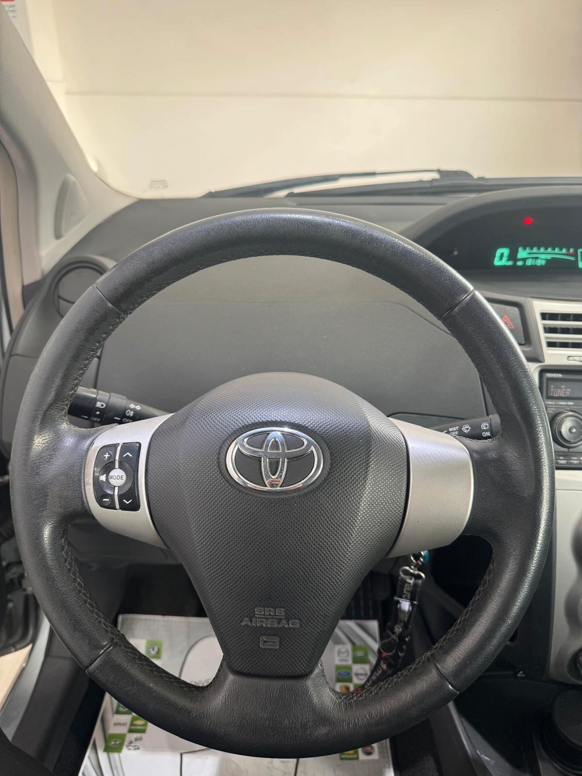 Toyota Yaris 1.0 5 porte