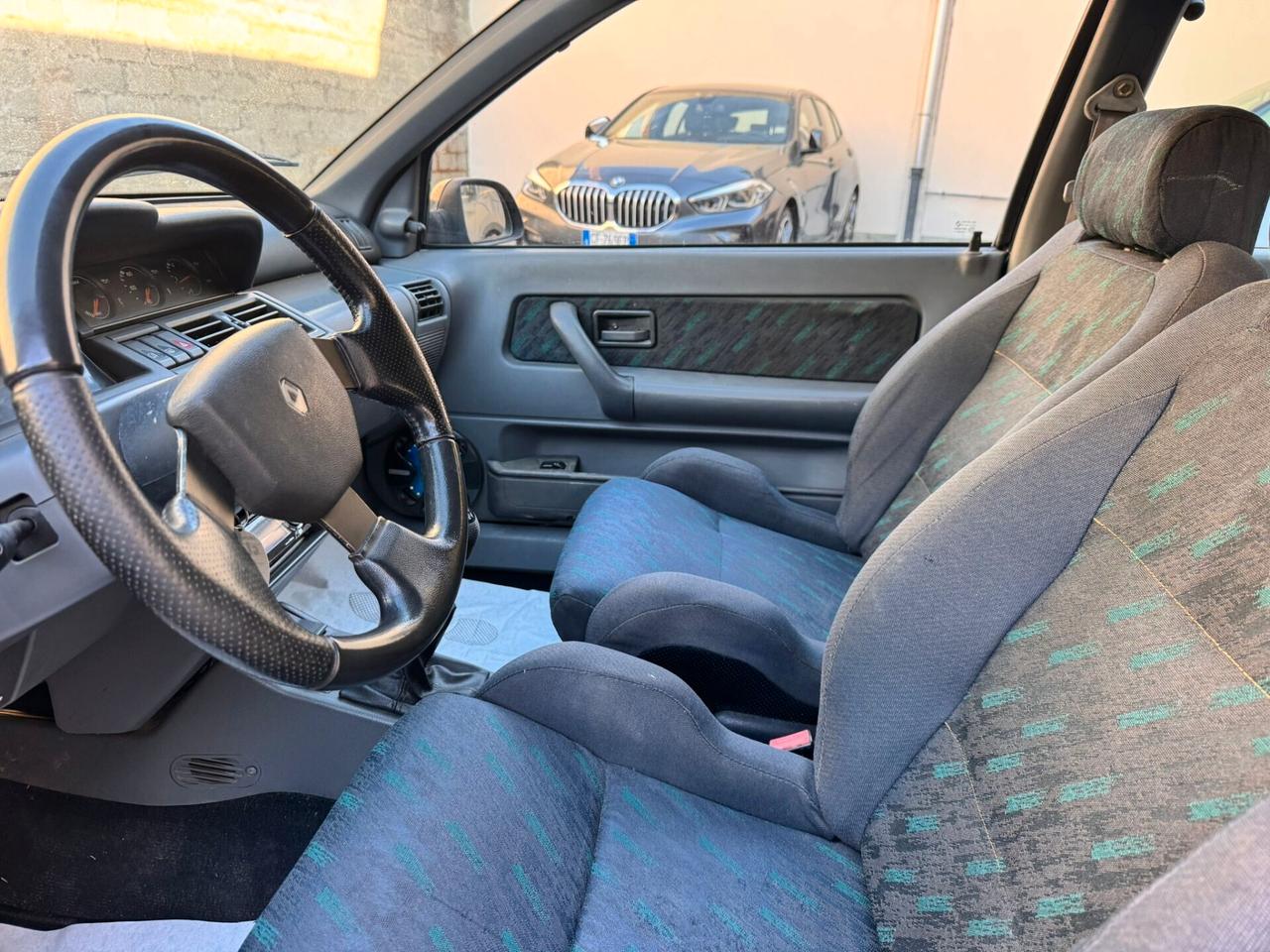 Renault Clio 1.8i 16V cat