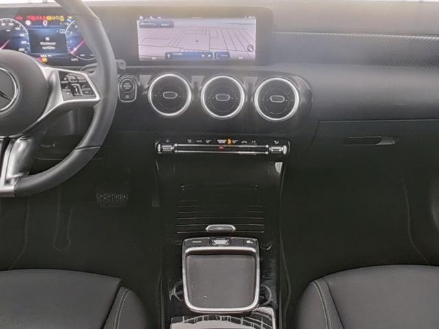 MERCEDES-BENZ A 180 Automatic Progressive Advanced