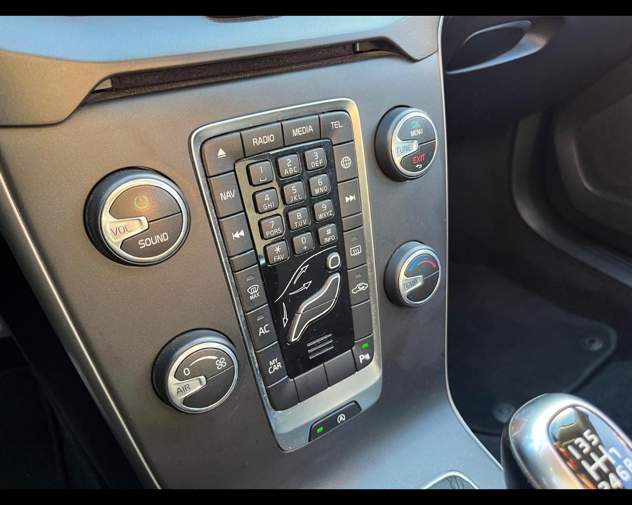 VOLVO V40 (2012-2020) - V40 D2 Business