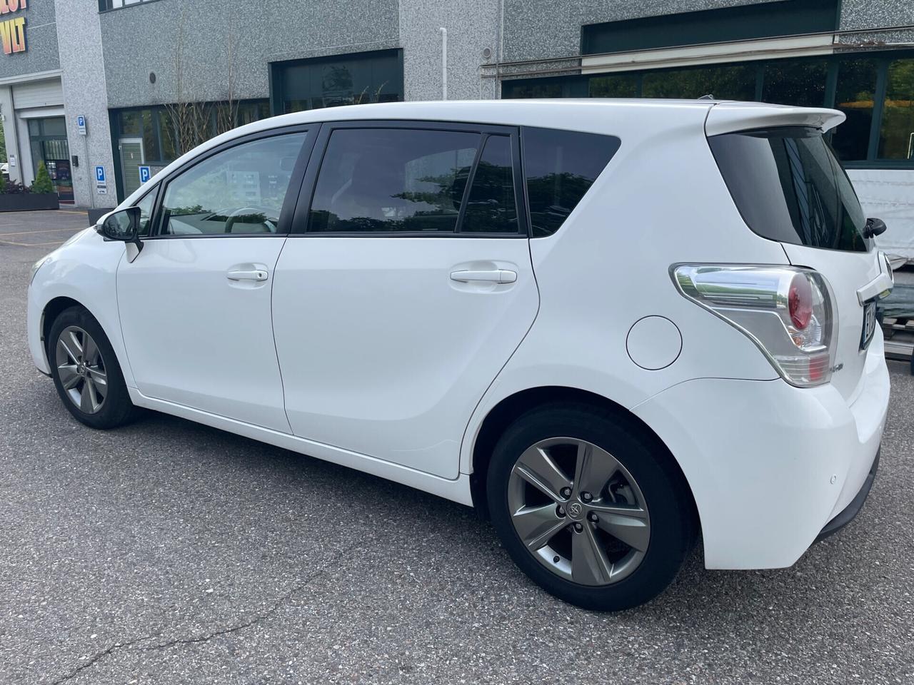 Toyota Verso 1.6 D-4D 7 posti*Tetto*Navi*Neopatentati*