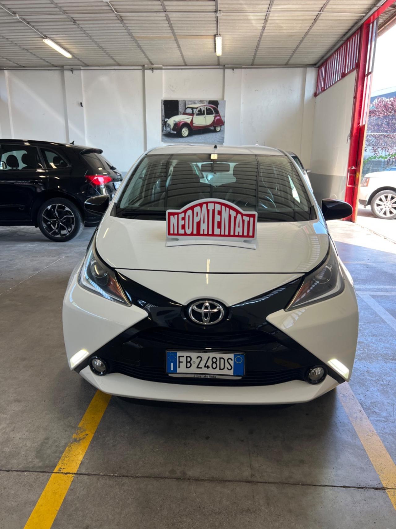 Toyota Aygo 1.0 VVT-i 69 CV 5 porte x-cite MMT