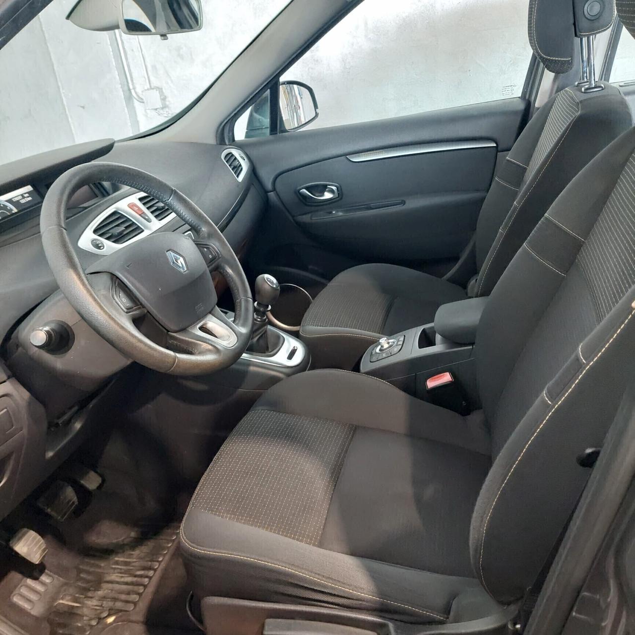 Renault Scénic 1.9 dCi KEYLESS+PELLE+NAVI+BLUETOOTH