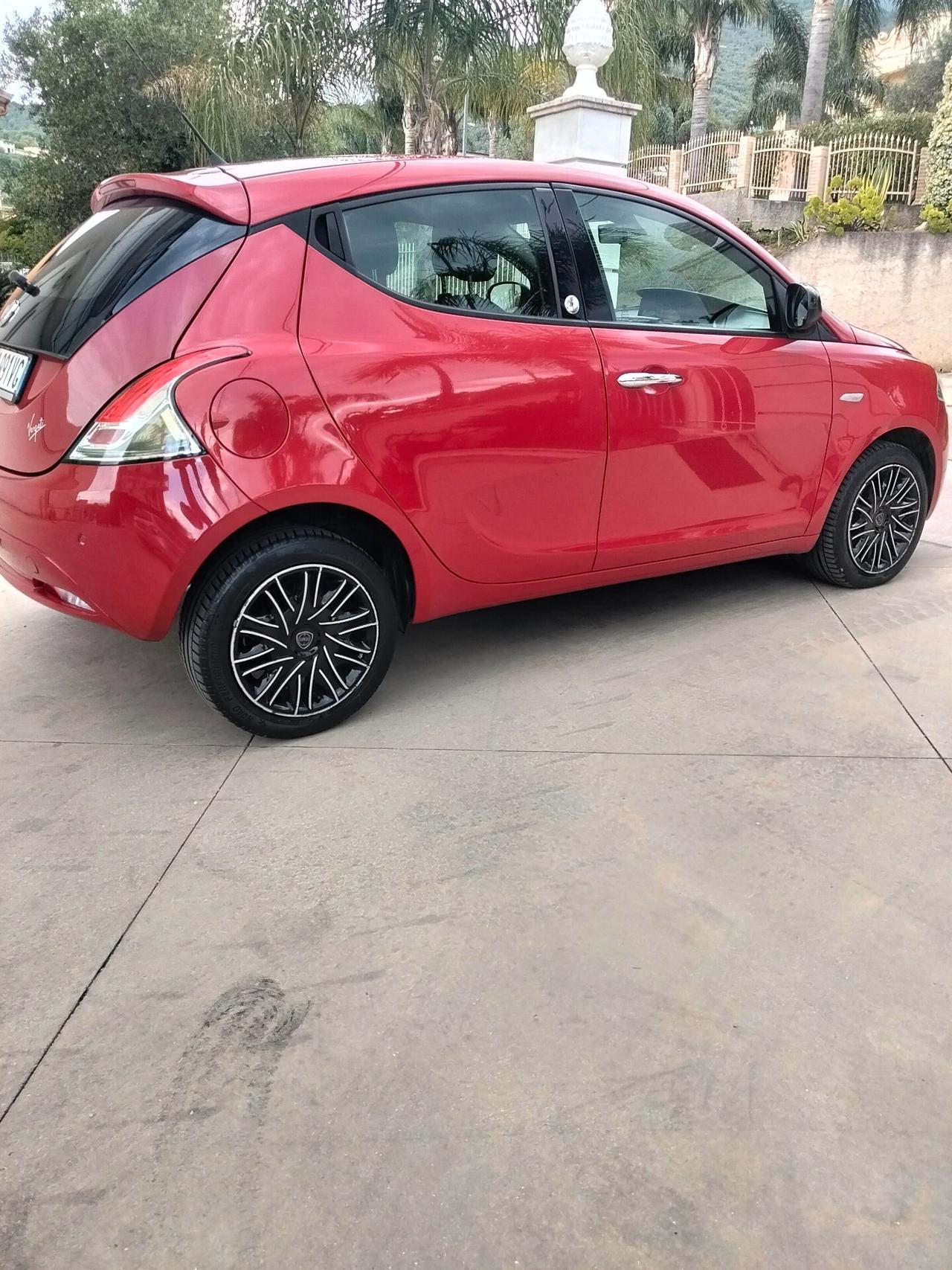 Lancia Ypsilon 1.2 69 CV 5 porte GPL Ecochic Platinum