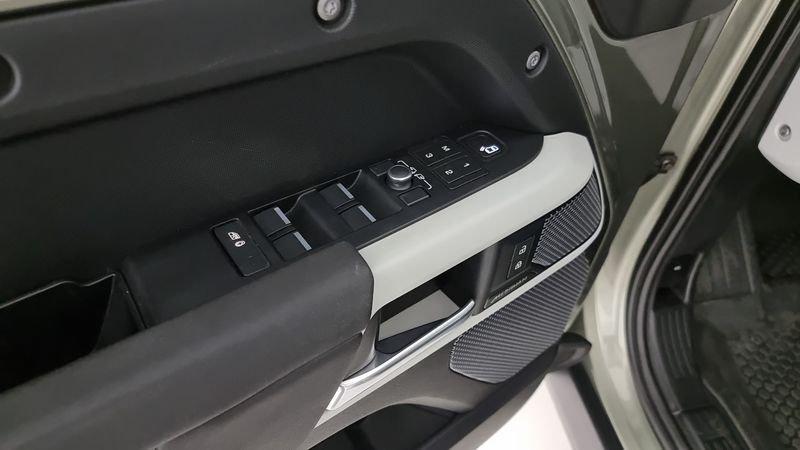 Land Rover Defender 110 3.0D I6 200 CV AWD Auto SE Autocarro N1