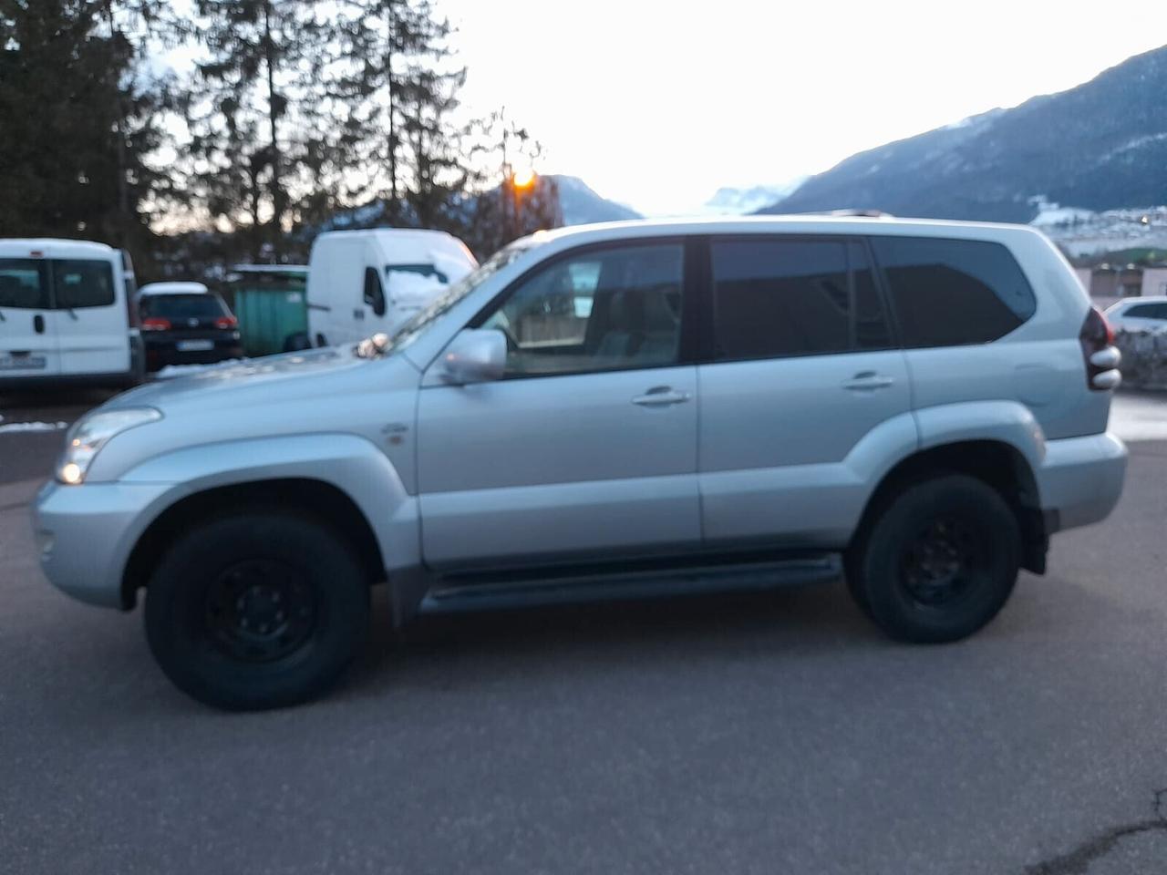 Toyota Land Cruiser 8 POSTI 3.0 D-4D 5p. aut. Wagon