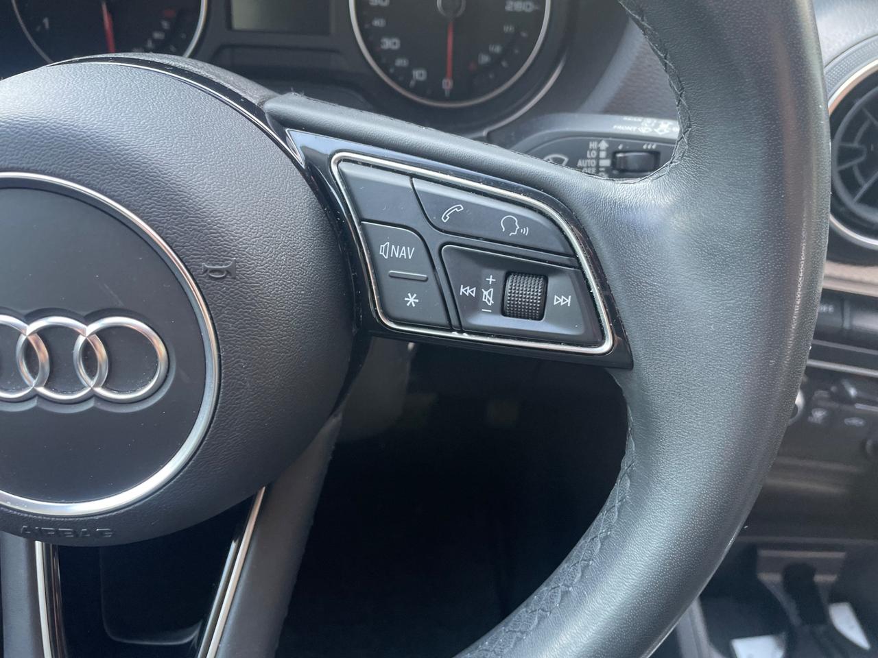 Audi Q2 30 TDI S tronic Identity Black/1PROP