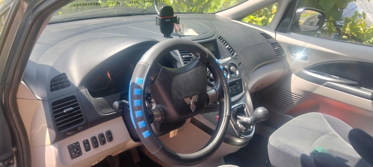 Mitsubishi Grandis 2.0 DI-D 7 posti Invite