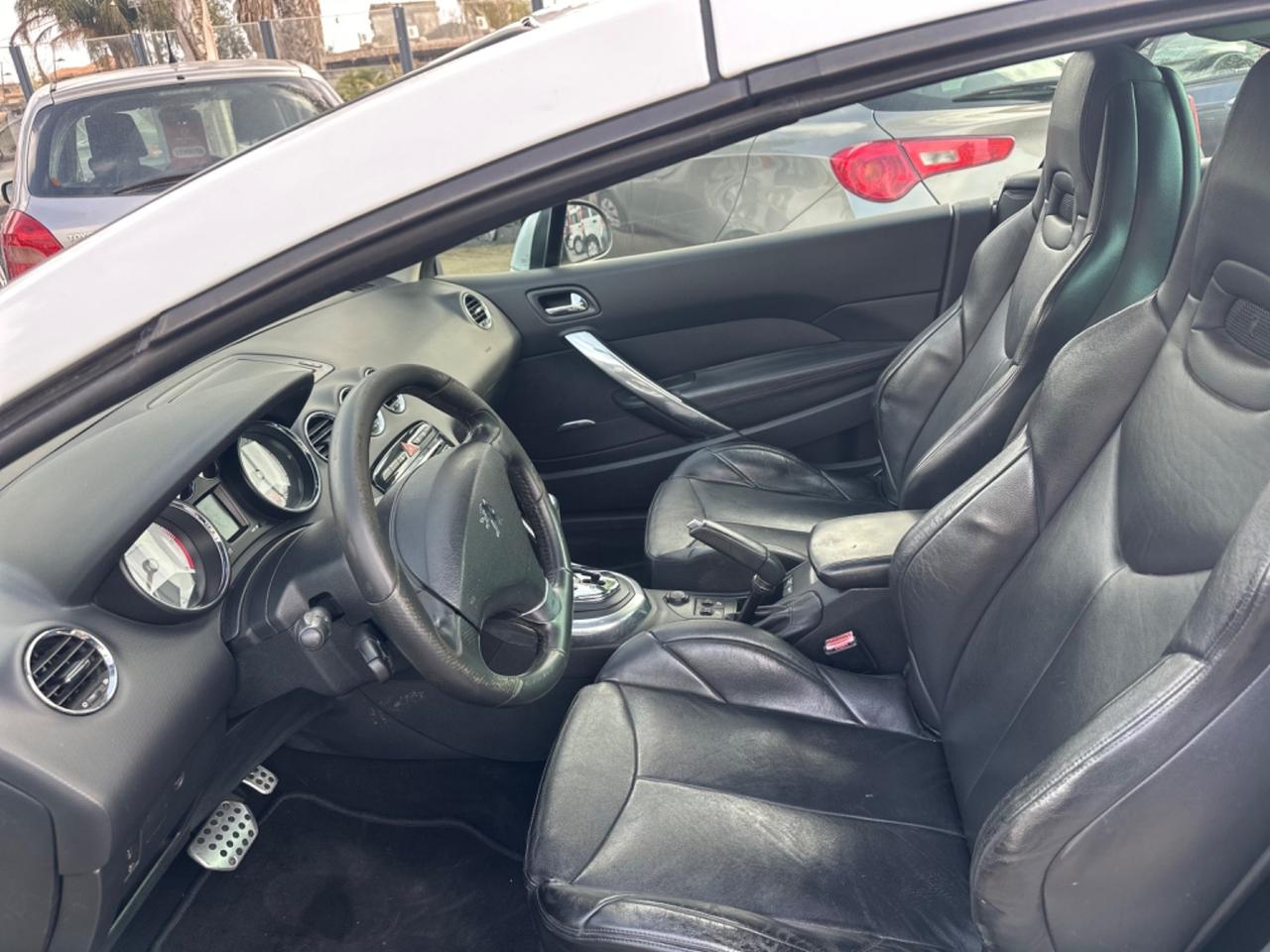 Peugeot 308 2.0 HDi 140CV CC Féline