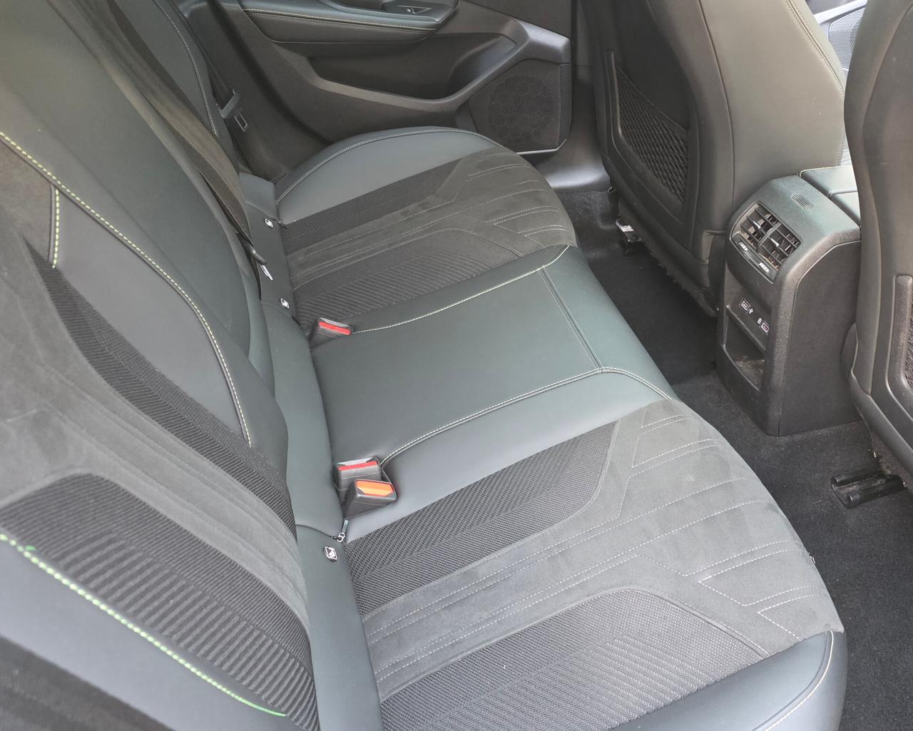 Peugeot 308 Plug-in Hybrid 225 e-EAT8 SW GT