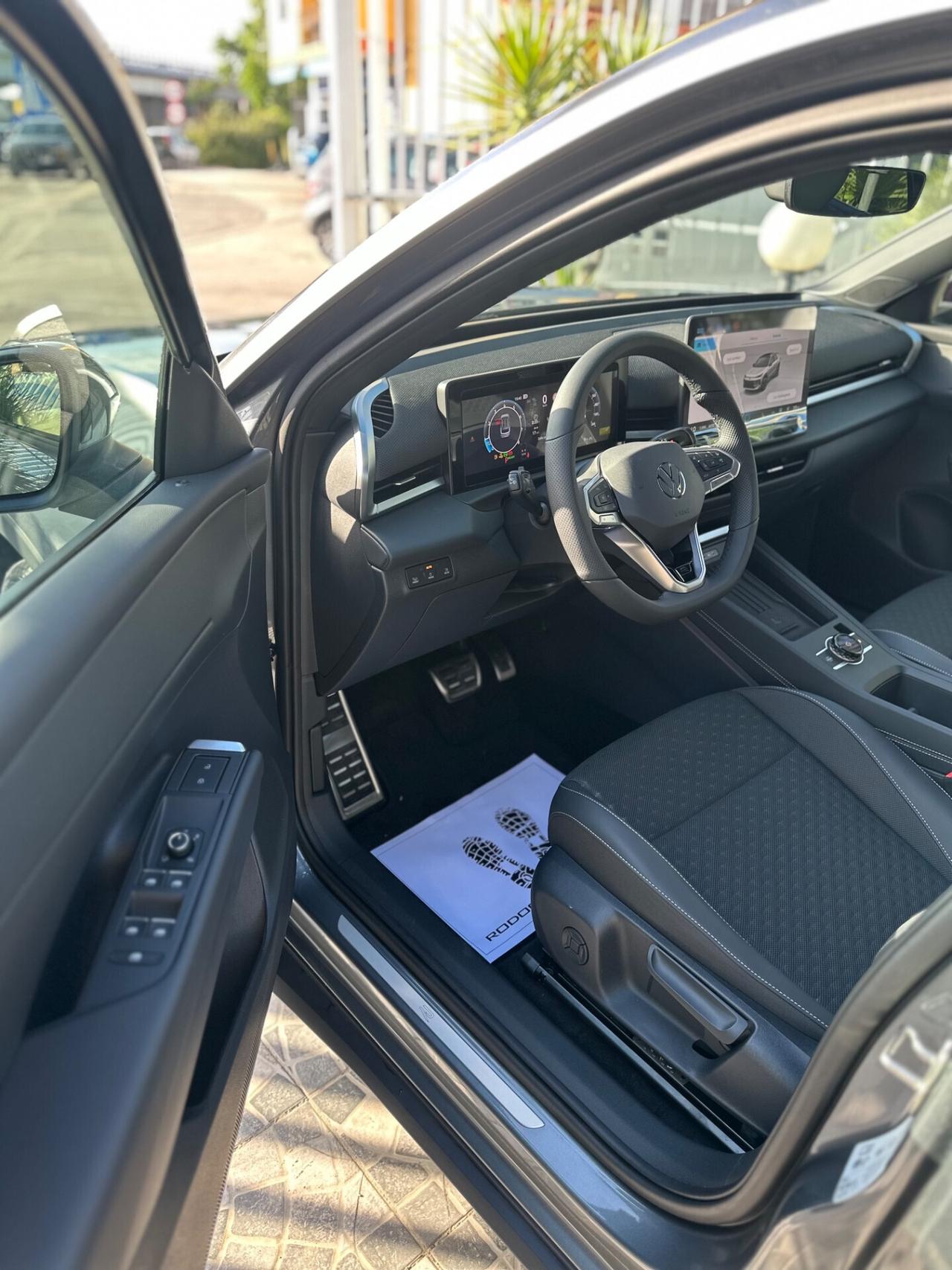 Volkswagen T-Roc 1.5 eTSI ACT 150 CV DSG R-Line