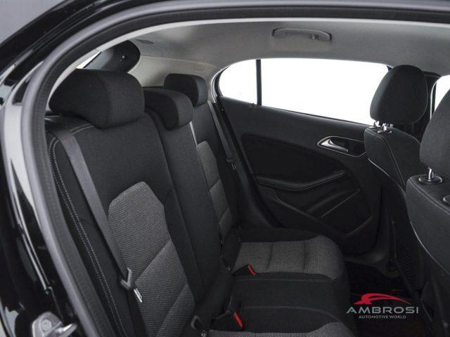 MERCEDES-BENZ GLA 180 180 d Sport