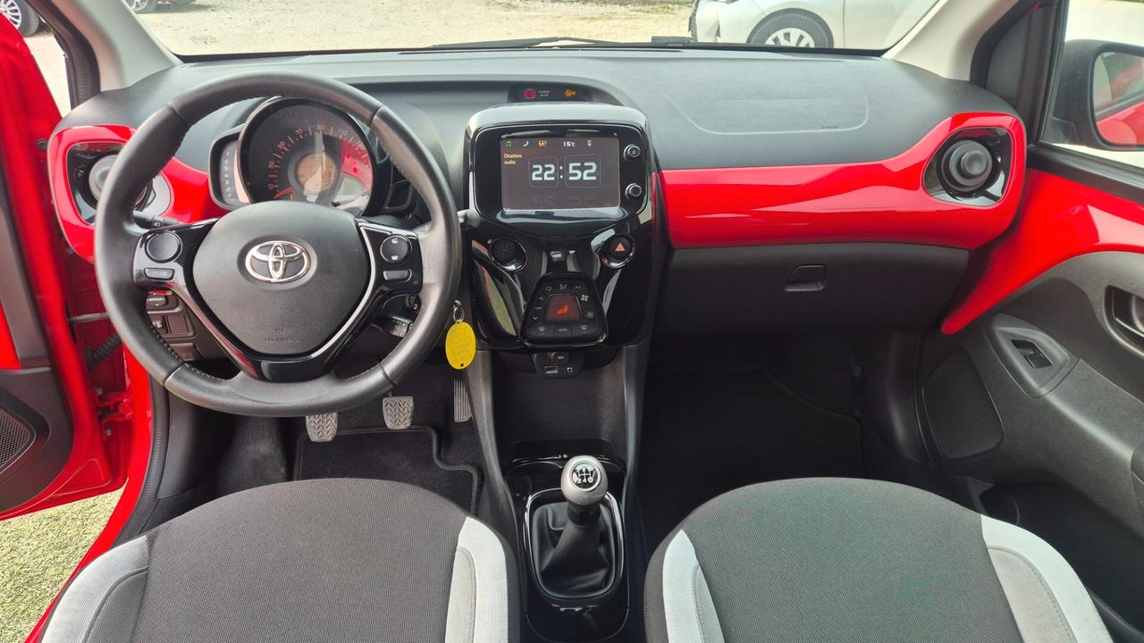 Toyota Aygo 1.0 VVT-i 69 CV 5 porte x-cool