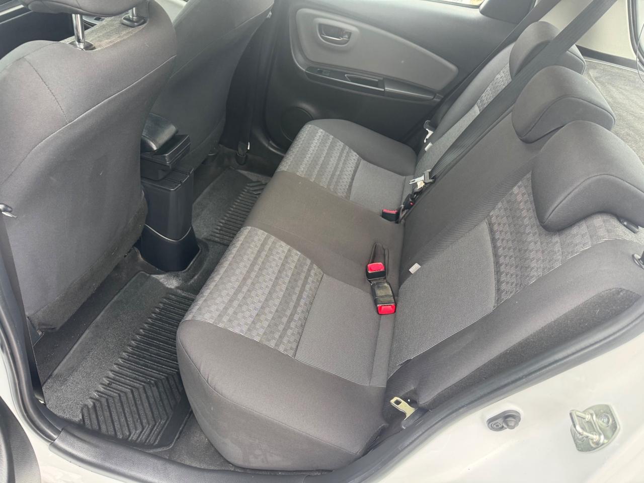 Toyota Yaris 1.0 5 porte neopaten garanzia 12 mesi