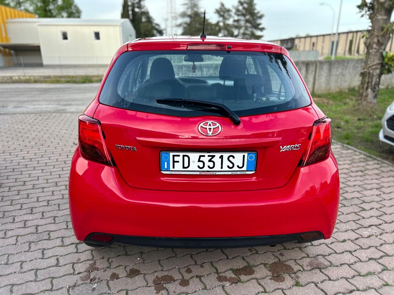 Toyota Yaris 1.0 5 porte Lounge.