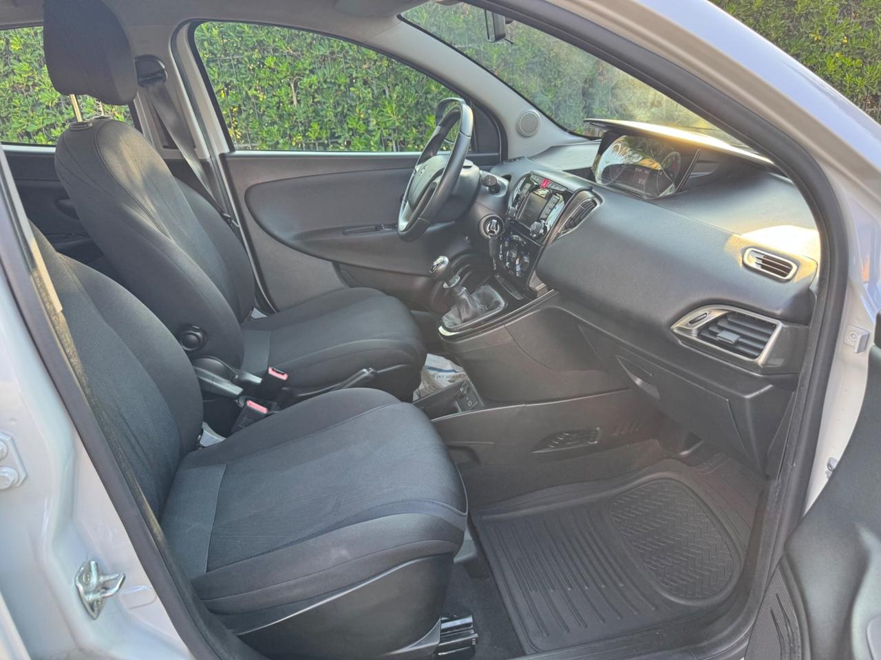 Lancia Ypsilon 1.2 69 CV 5 porte S&S Gold