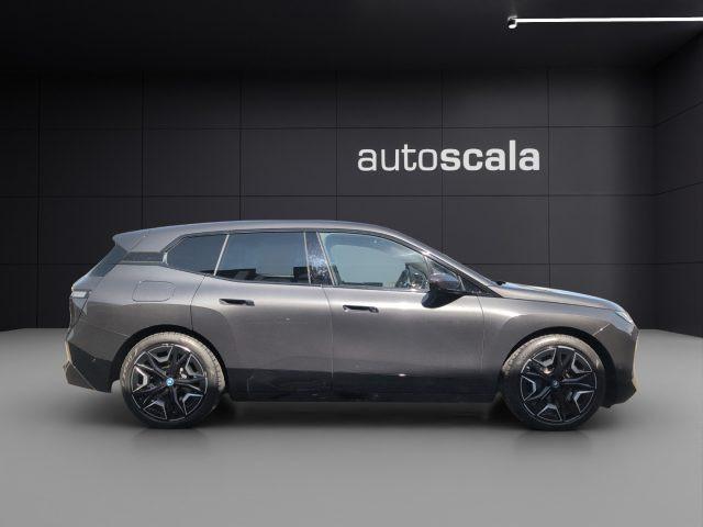 BMW iX xDrive40 Pacchetto Sportivo