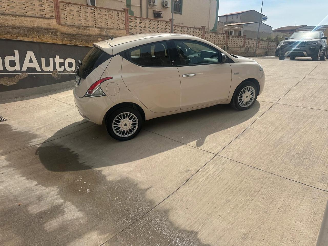 Lancia Ypsilon 1.2 69 CV 5 porte Gold