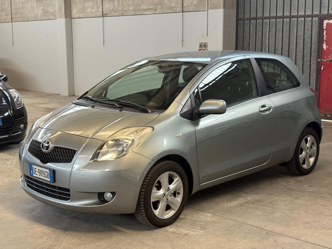 Toyota Yaris 1.0 3 porte Sol
