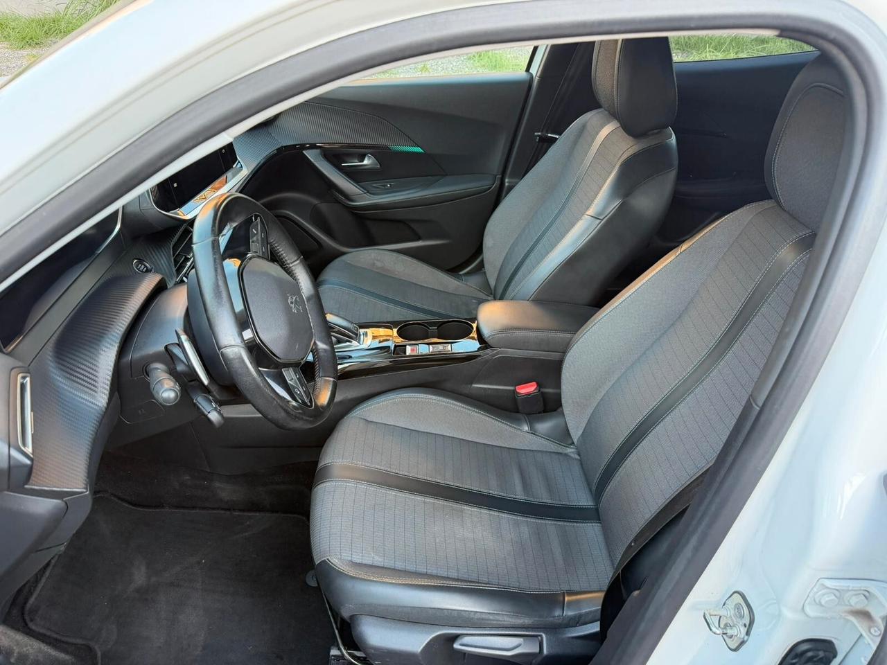 Peugeot 2008 BlueHDi 130 S&S EAT8 Allure