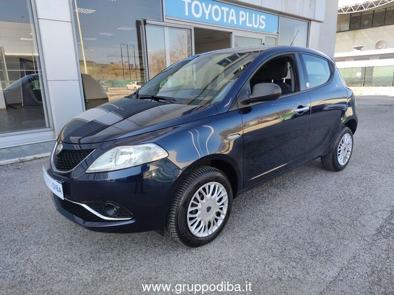 Lancia Ypsilon III 2015 Benzina 0.9 t.air Silver ecochic metano 80cv