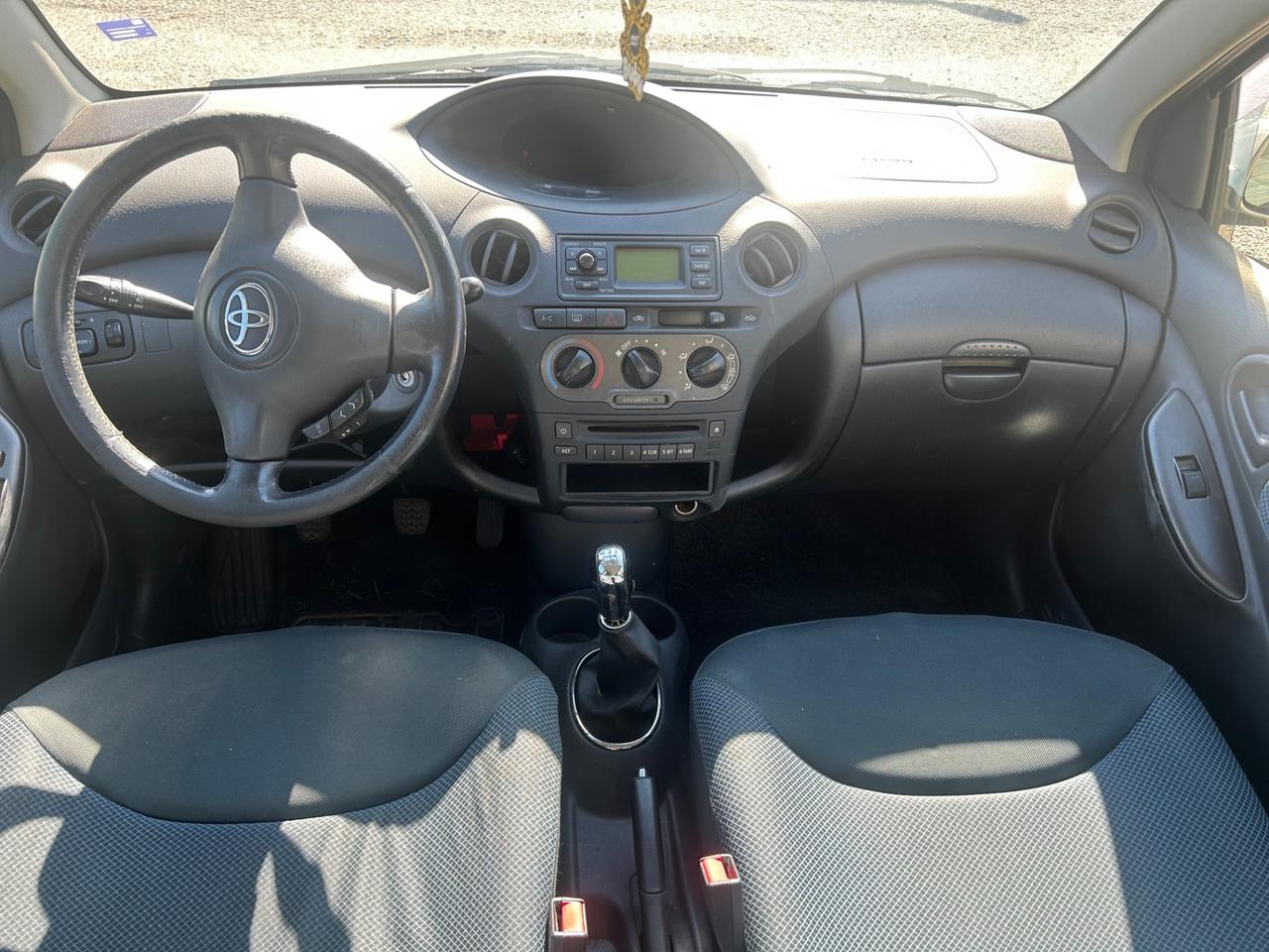 Toyota Yaris 1.0i 16V cat 5 porte leggi note