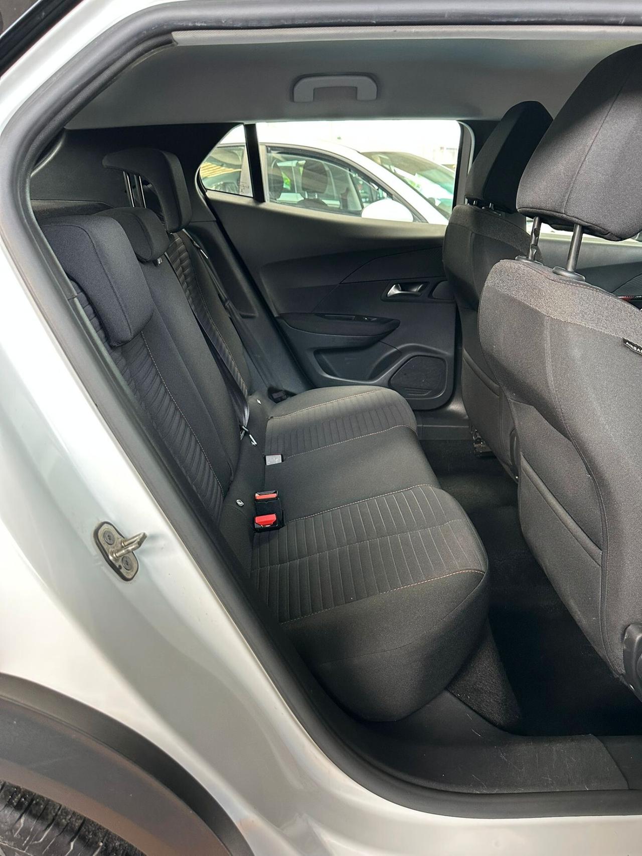 Peugeot 2008 1.2 PureTech 100 full optional