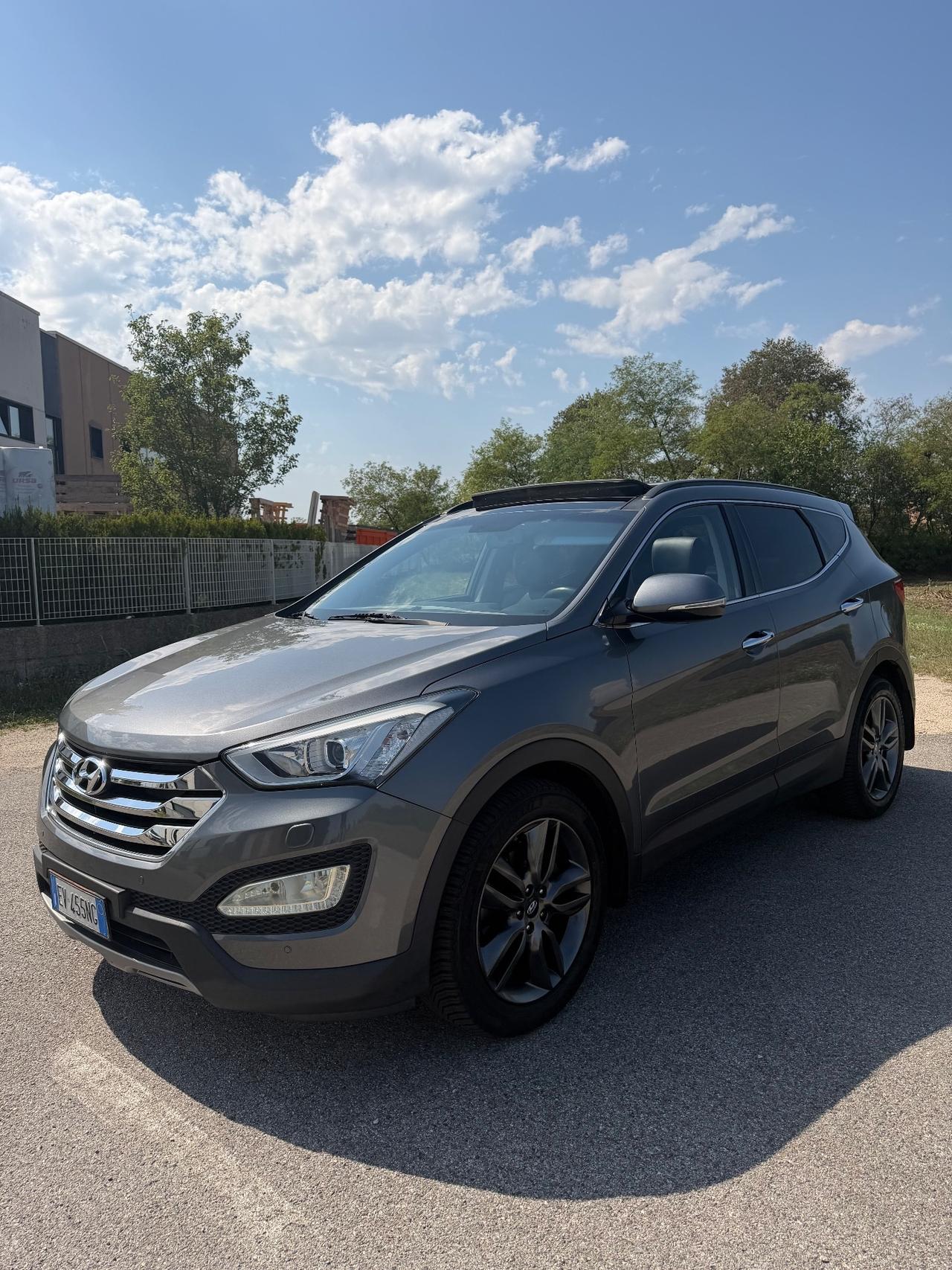Hyundai Santa Fe .