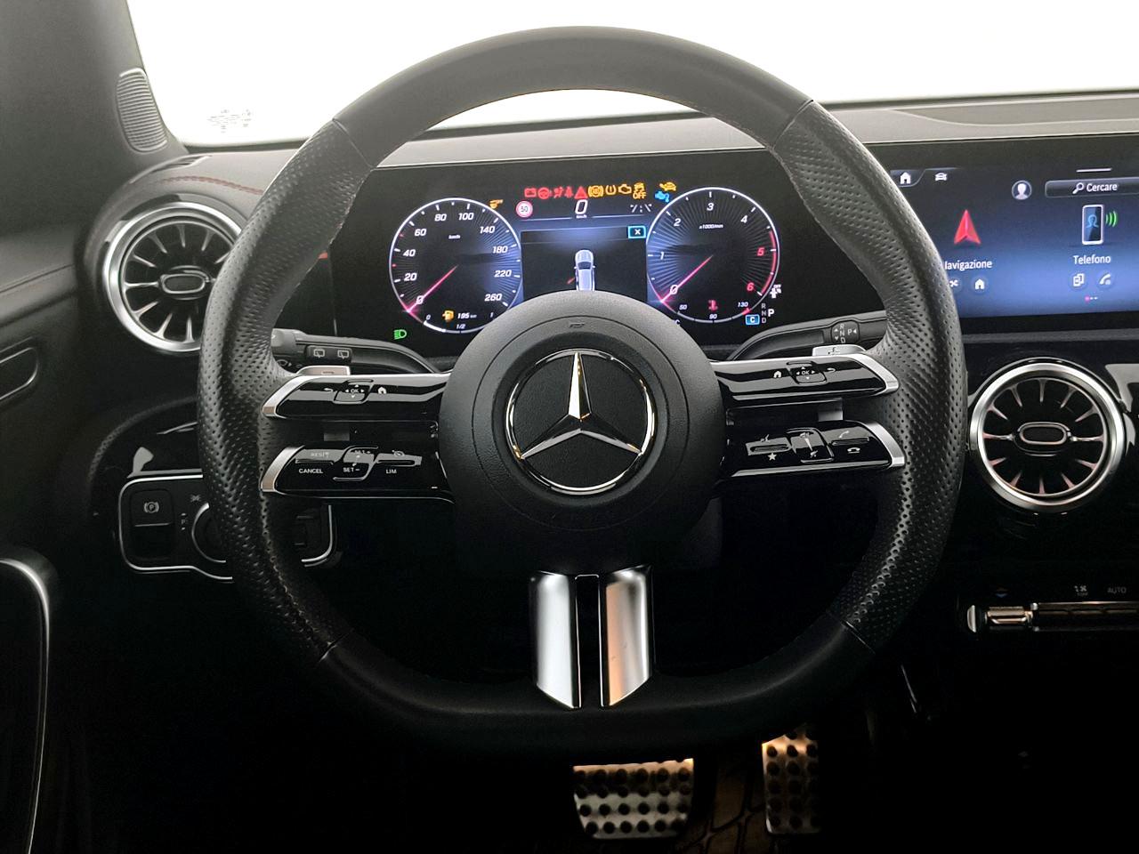 Mercedes-Benz CLA - C/X 118 - CLA Shooting Brake 200 d AMG Line Advanced P