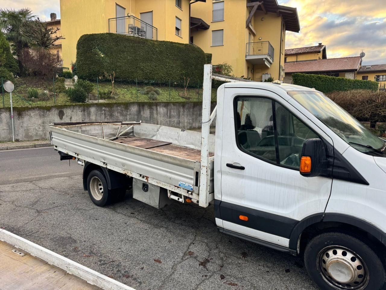 Ford transit incidentato