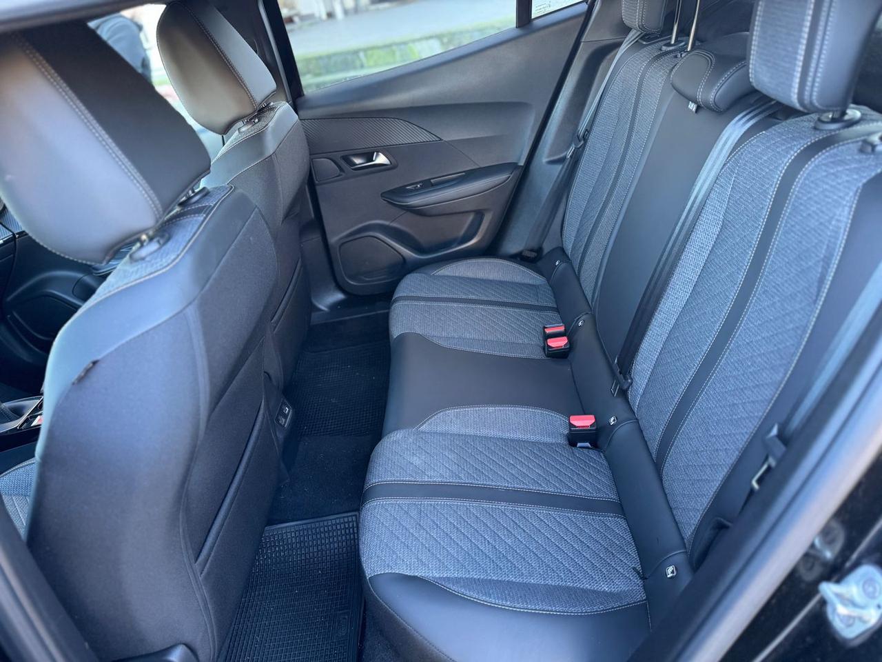 Peugeot 2008 Allure 1.2 PureTech 100 #9335