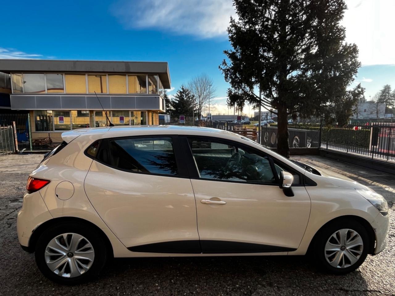 Renault Clio 1.5 dCi 8V 75CV Start&Stop 5 porte Duel