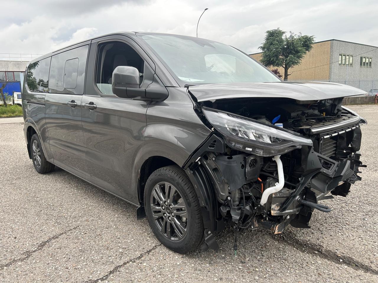 Ford Tourneo Custom Ibrido Plug-in 9 POSTI