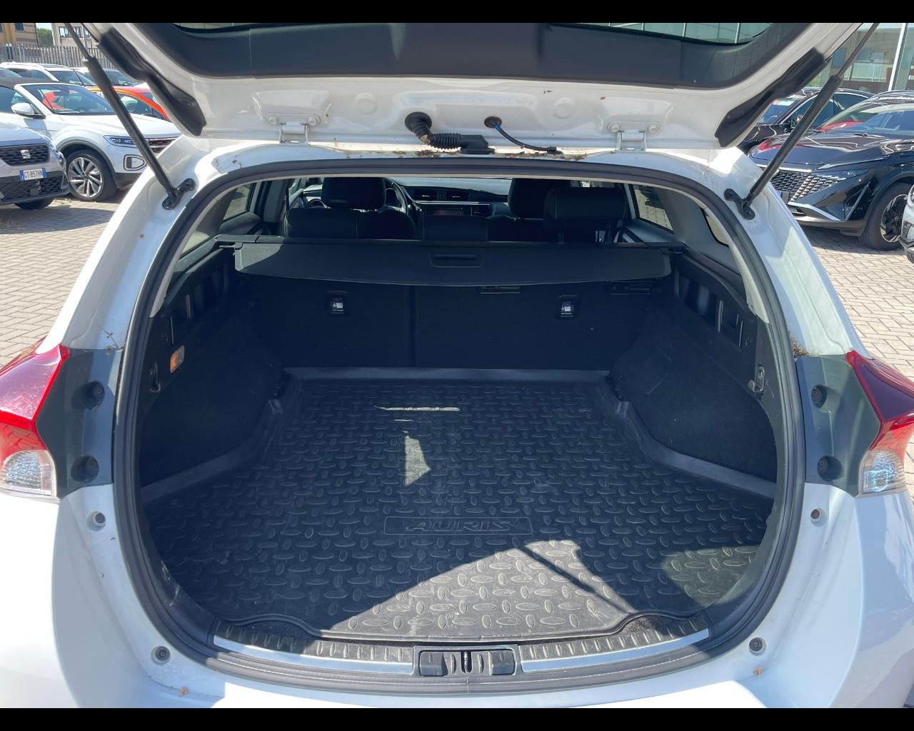 TOYOTA Auris Touring Sports 1.8h Lounge cvt my17