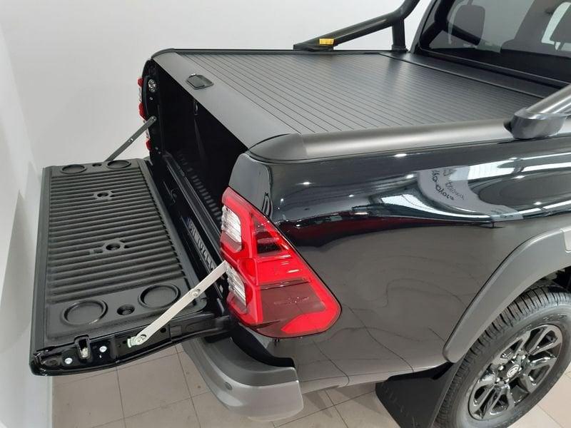 Toyota Hilux 2.8 D A/T 4WD 4 porte Double Cab Invincible