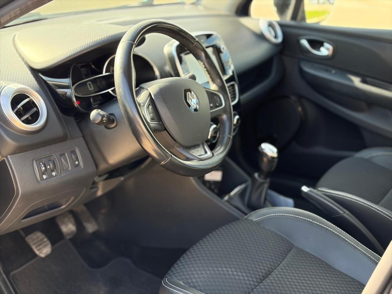 Renault Clio Sporter dCi 90CV Moschino Intens