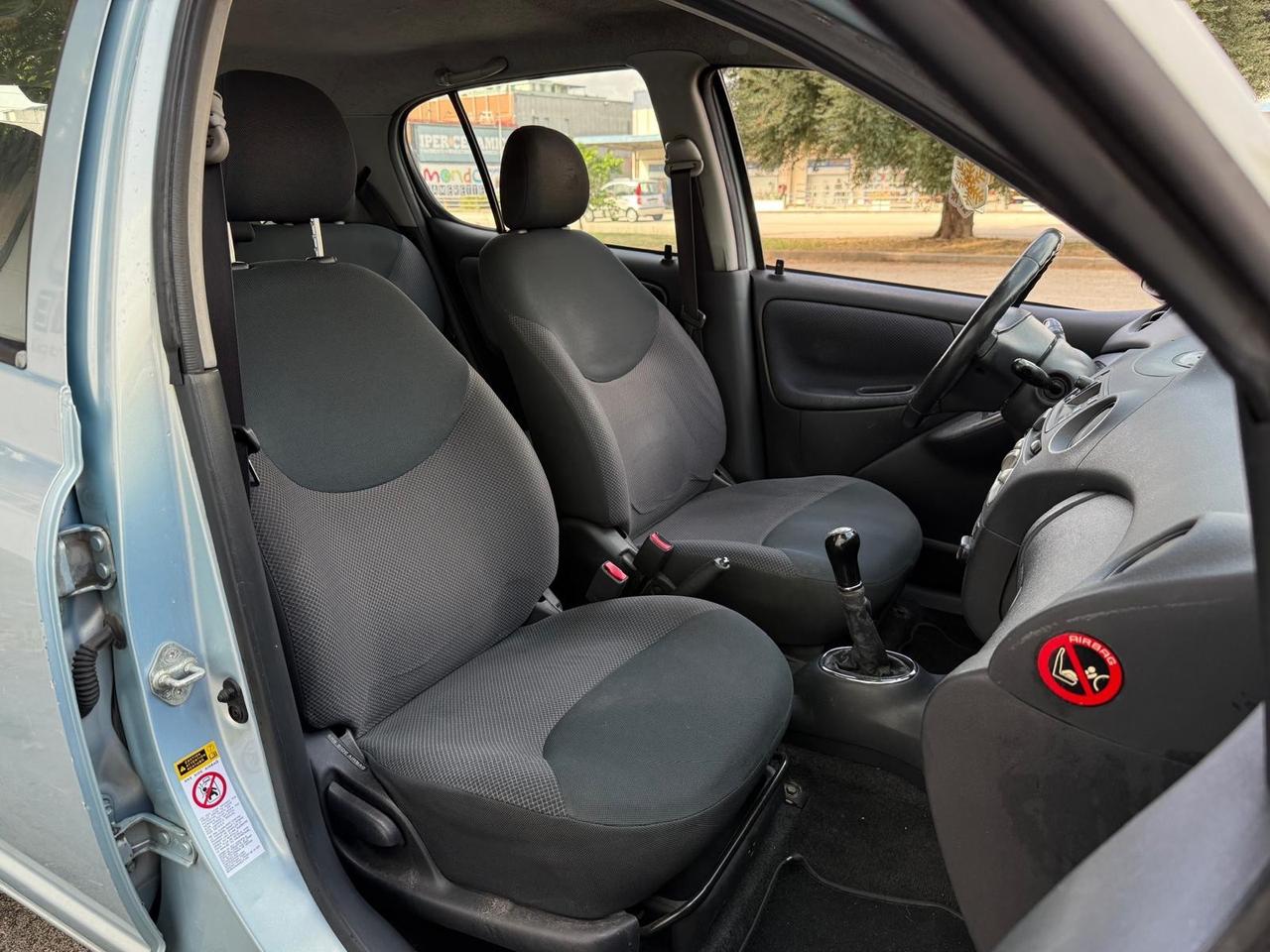 Toyota Yaris 1.4 tdi D-4D cat 5 porte Blue IN OTTIME CONDIZIONI