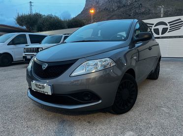 Lancia Ypsilon 1.0 FireFly 5 porte S&S Hybrid Ecochic Silver