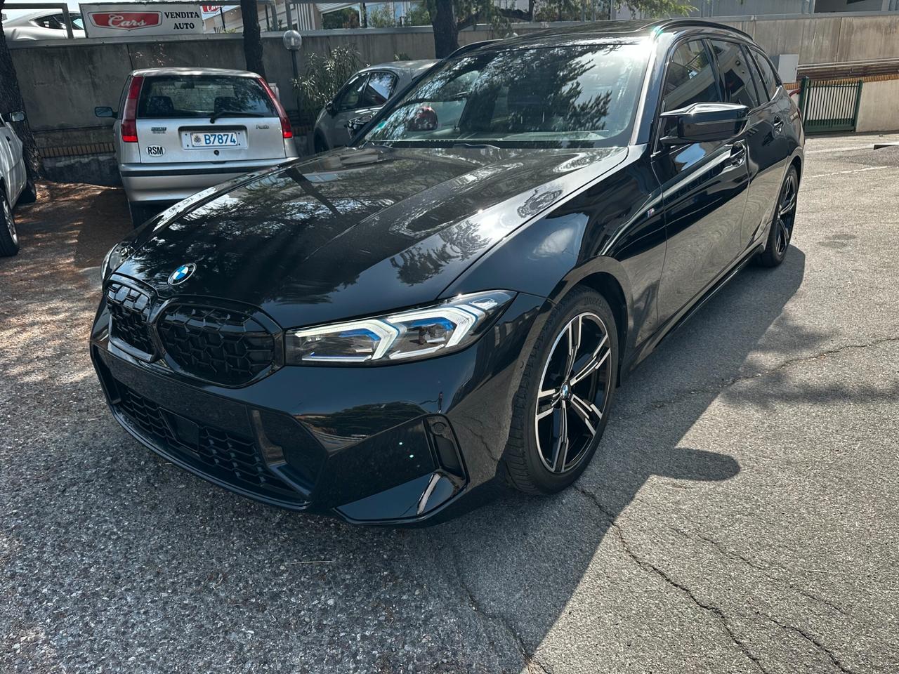 Bmw 318 d Touring M SPORT_PANORAMA_TOTAL BLACK_FARI oLED_HEAD-UP 320